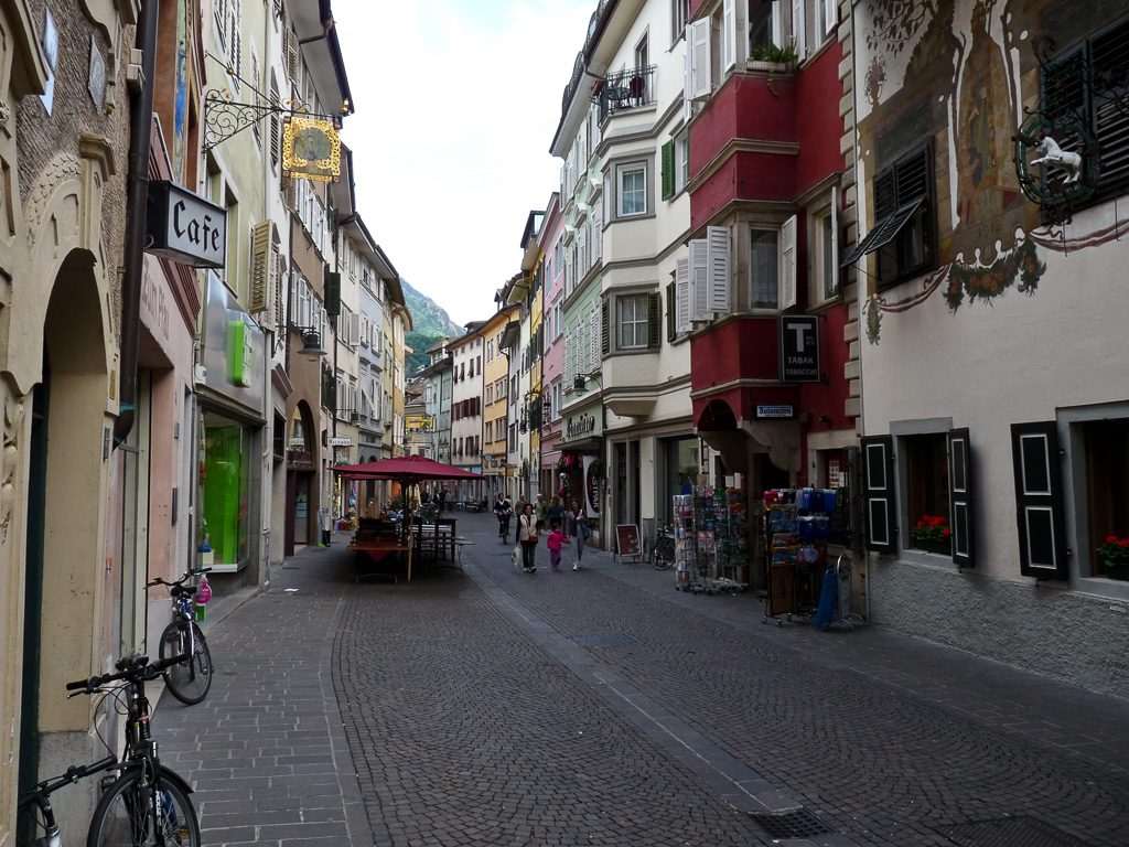 Das gemütliche Bozen im Südtirol lädt zum Bummeln durch die Stadt ein