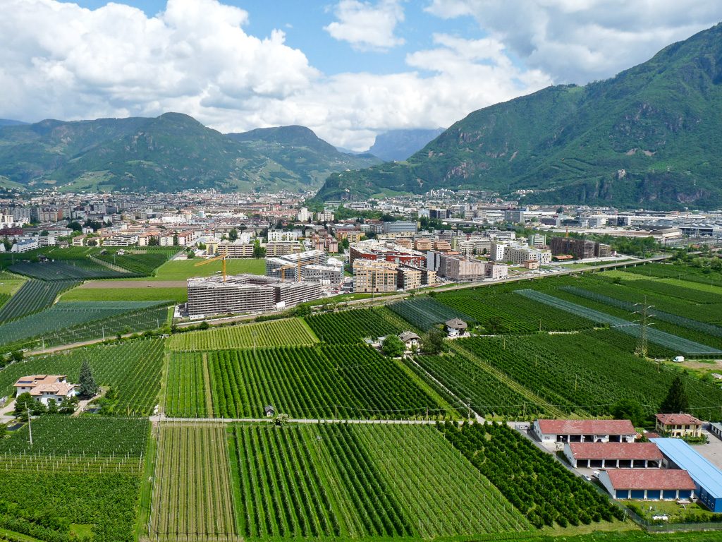 Aussicht vom Schloss Sigmundskron auf Bozen