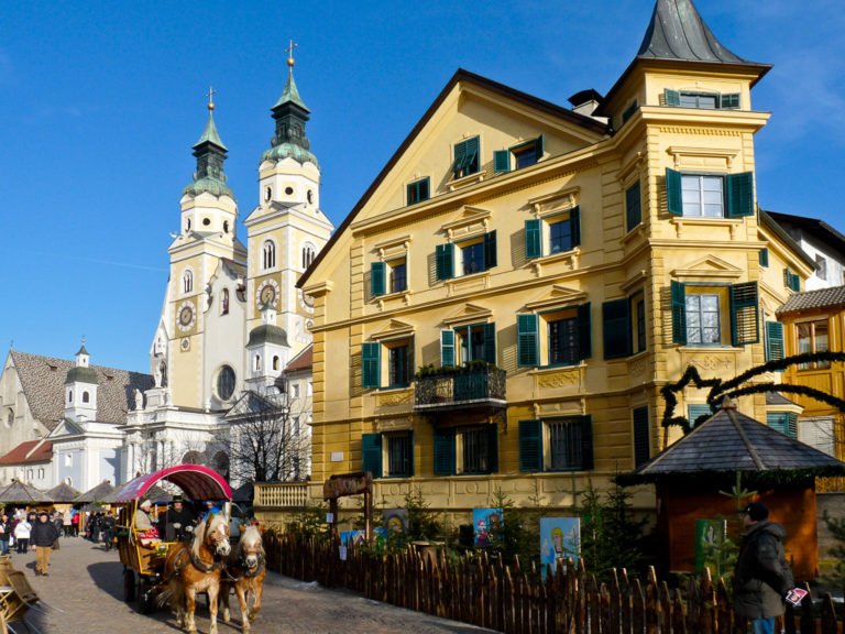 Pferdegespann am Weihnachtsmarkt in Brixen im Südtirol