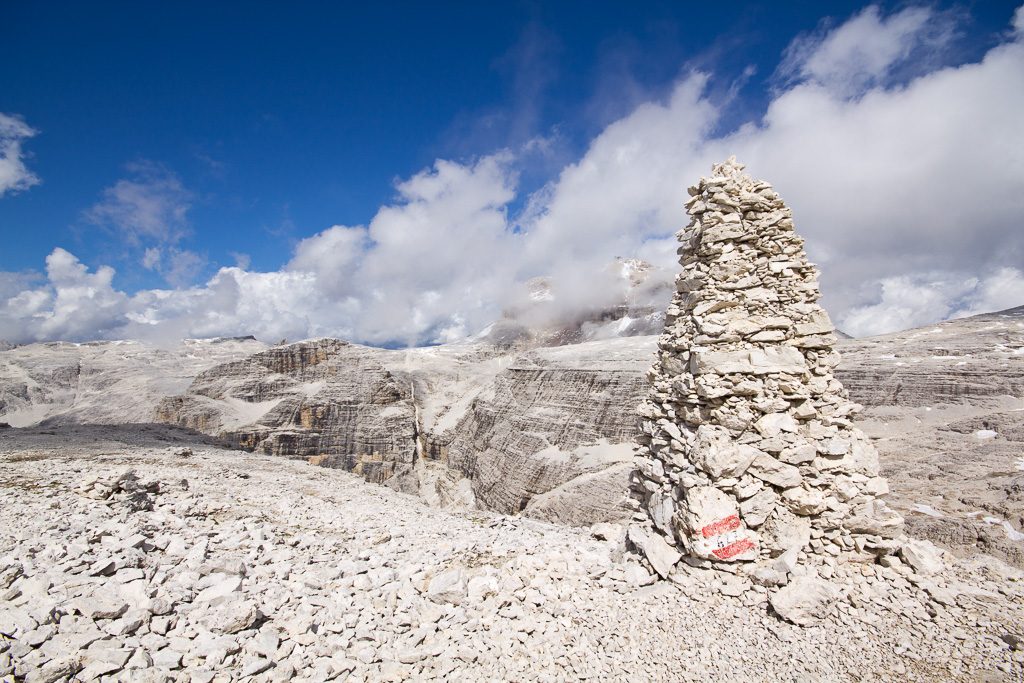 Weg auf der Wanderung zum Piz Boe im Südtirol