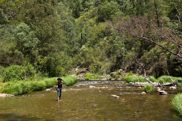 Abkühlung im Fluss nach der atemberaubenden Fahrt