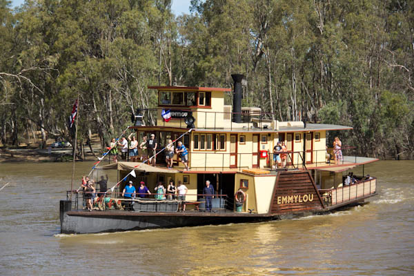 Mehr über den Artikel erfahren Die historischen Schaufelraddampfer von Echuca