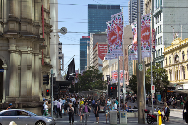 Die Bourke Street ist eine der Haupteinkaufsstrassen in Melbourne 