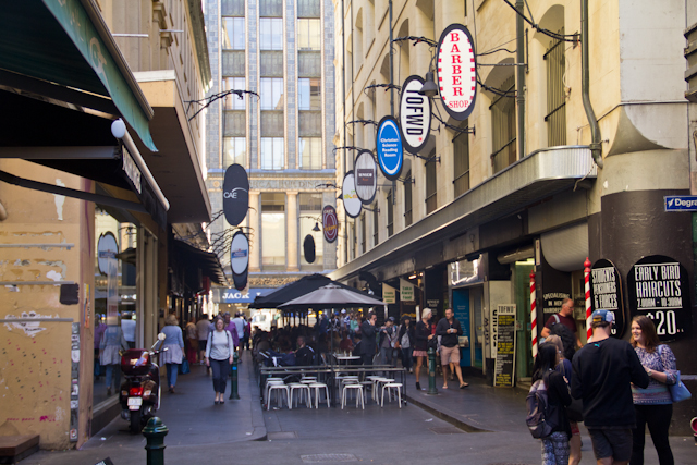 Die Degraves Street ist bekannt für die blühende Kaffe Szene