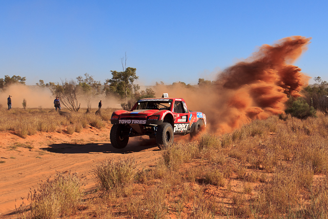 Rennwagen am Finke Desert Race