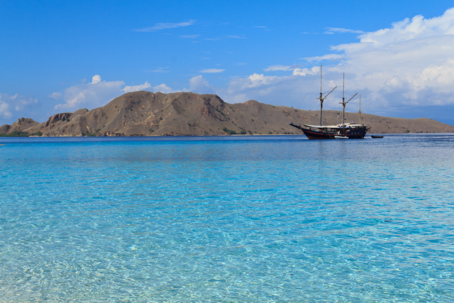 Wunderschöner Strand und glasklares Wasserauf bei der Insel Mauan