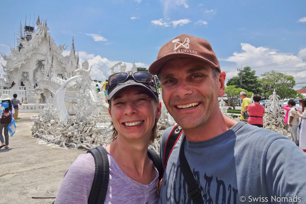 Reni Marcel beim Weissen Tempel in Chiang Rai