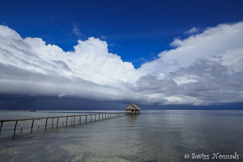 Dramatisches Schauspiel der Wolken über Raja Ampat