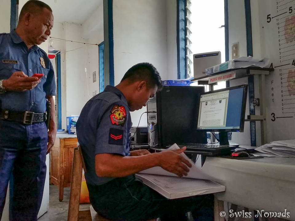 Polizei in San Juan auf Siquijor