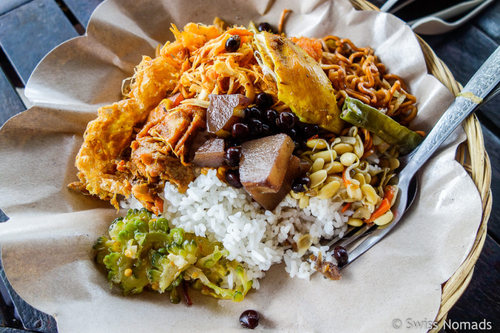 Nasi Campur im Restaurant in Ubud