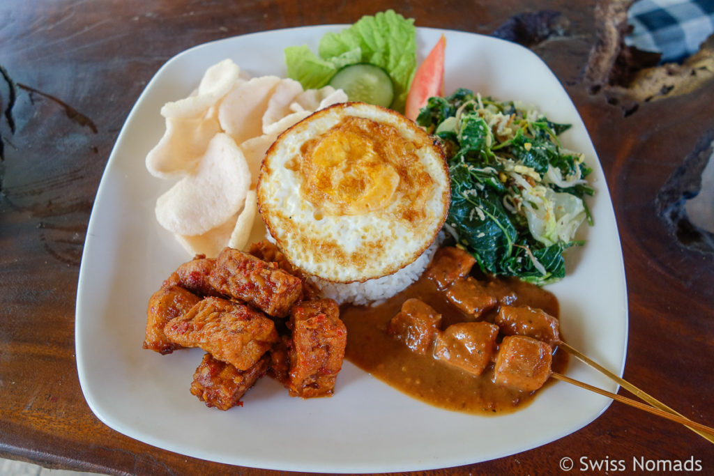 Nasi Campur im River-View Restaurant in Ubud 