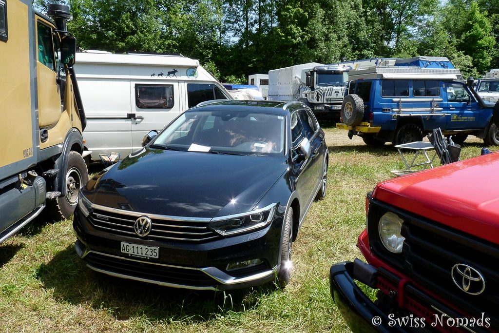 Die unterschiedlichsten Fahrzeuge auf der Camp-Area