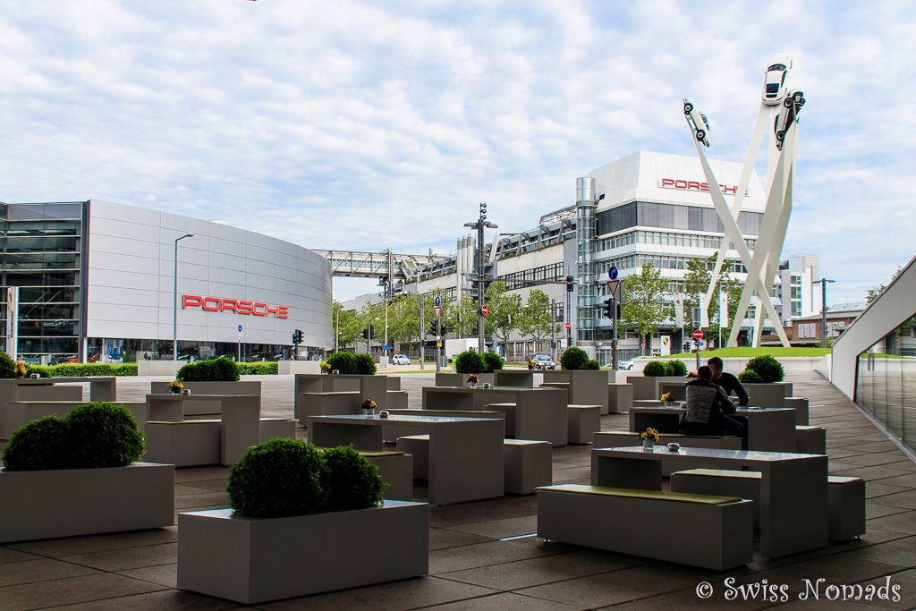 Das Porsche Museum am Porscheplatz in Stuttgart