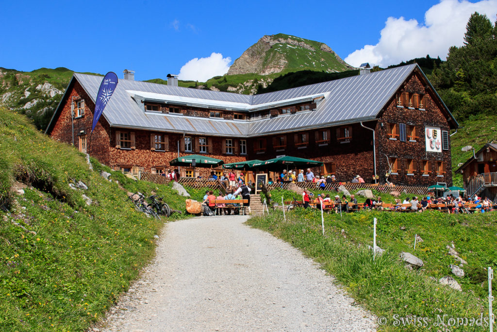 Freiburger Hütte beim Formarinsee