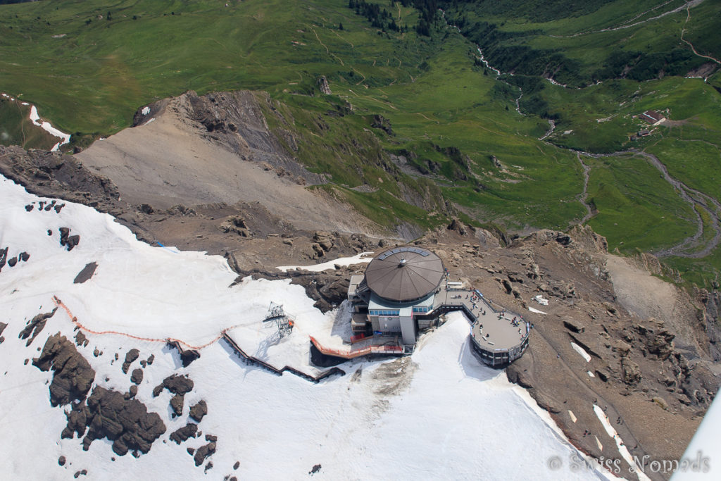 Das Drehrestaurant auf dem Schilthorn aus dem Flugzeug