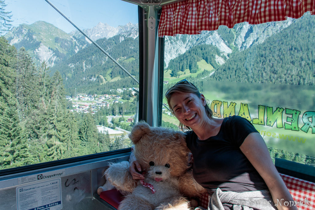 In der Bärenkabine der Sonnekopfbahn vom Klostertal auf den Sonnenkopf