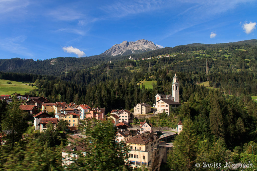 Bernina Express mit Zug und Bus