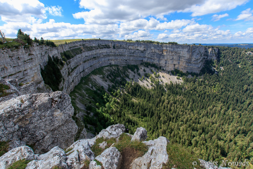 Creux du Van hat die Form eines Hufeisens