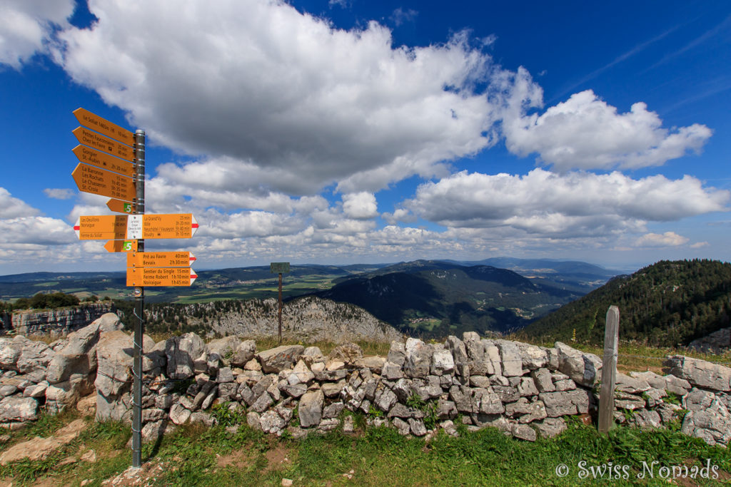 Der Wanderweg um den Creux du Van ist sehr gut ausgeschildert