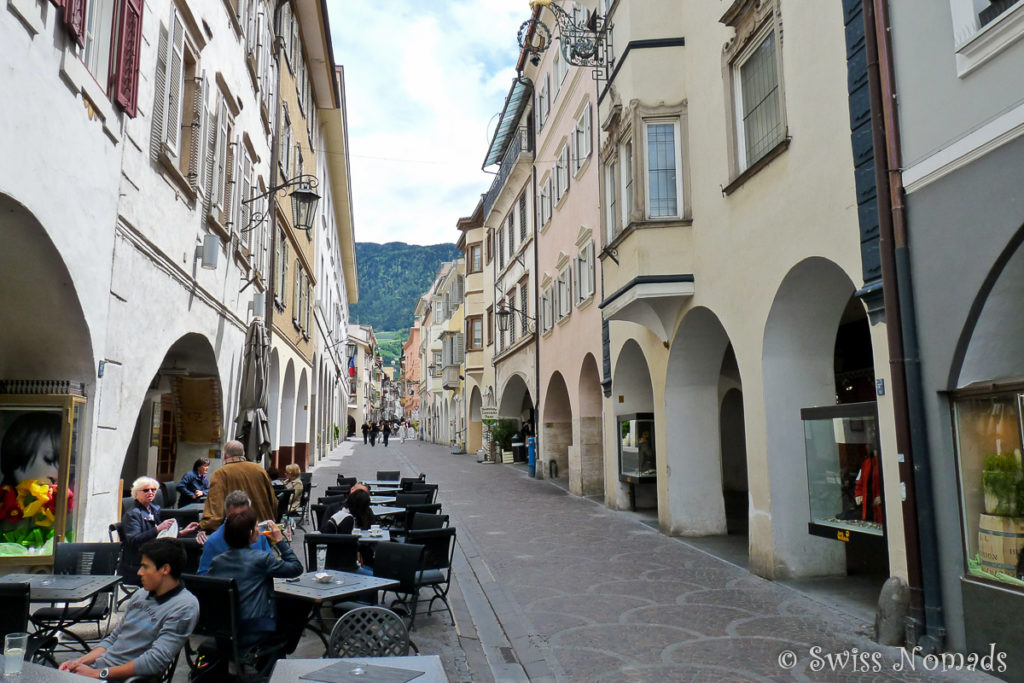 Die Laubengasse in Meran lädt zum shoppen ein