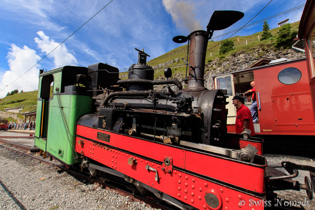 Die Eisenbahn auf die Schynige Platte wurde zu Beginn des Betriebs mit Dampfloks betrieben