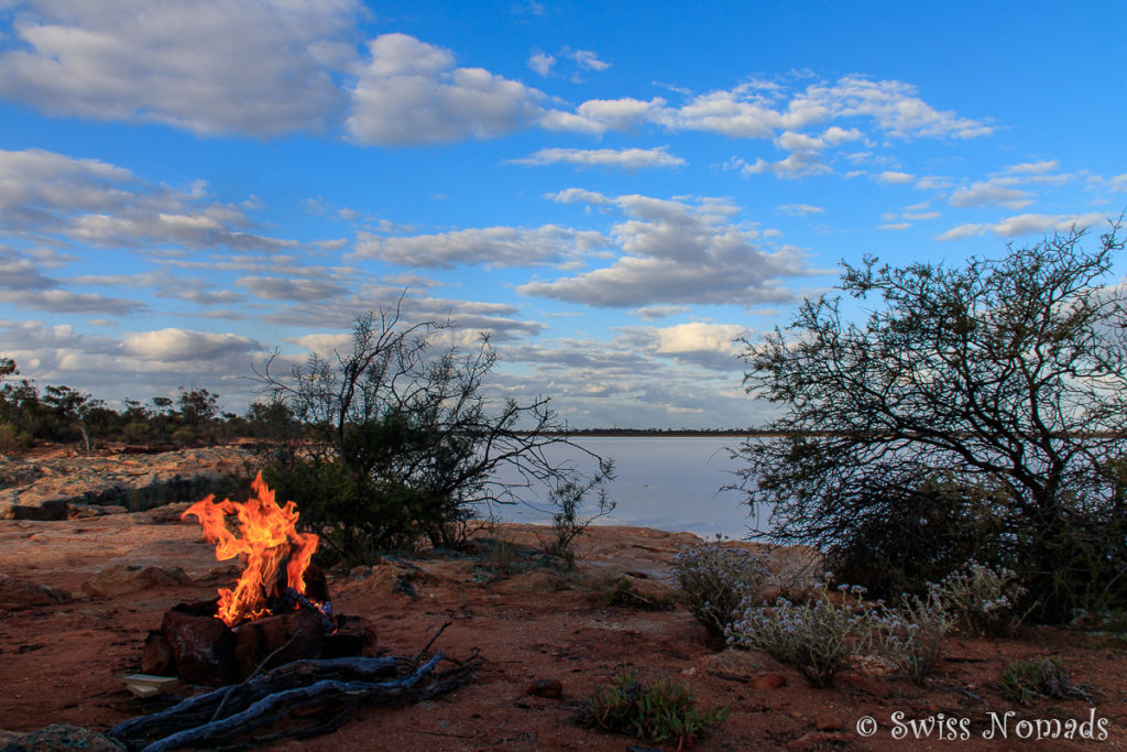 Lagerfeuer Lake Koorkoordine