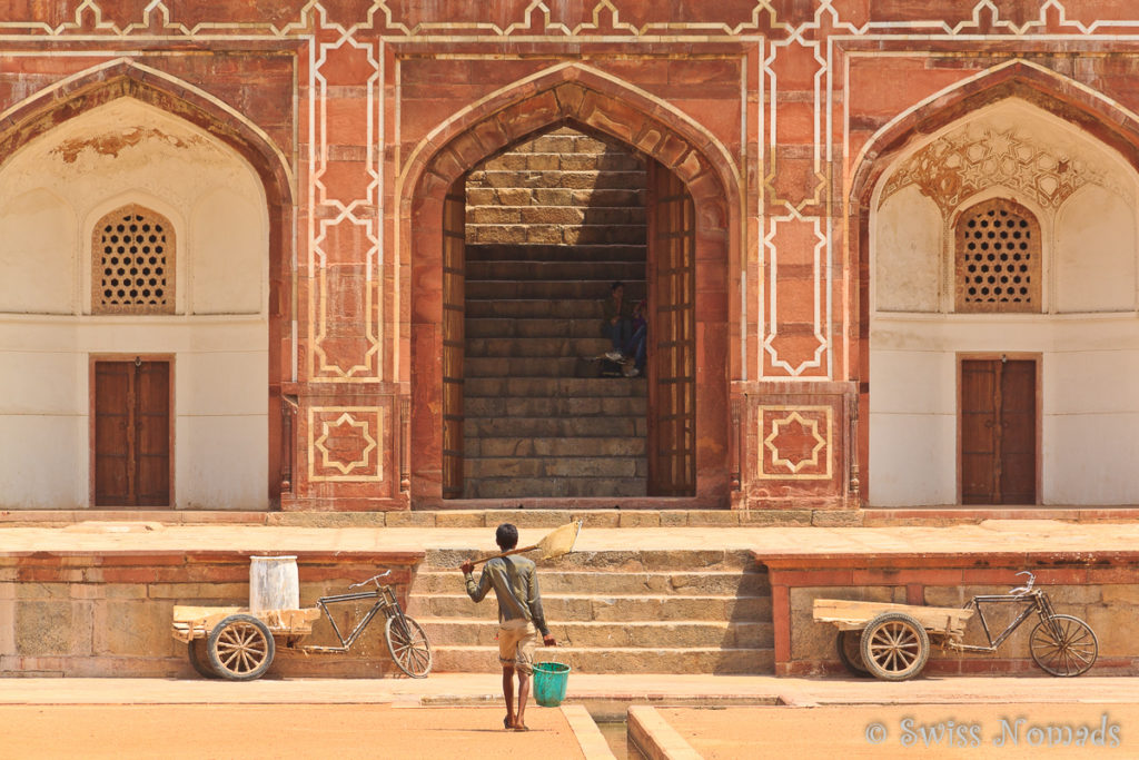 Ein Arbeiter beim Humayun Mausoleum