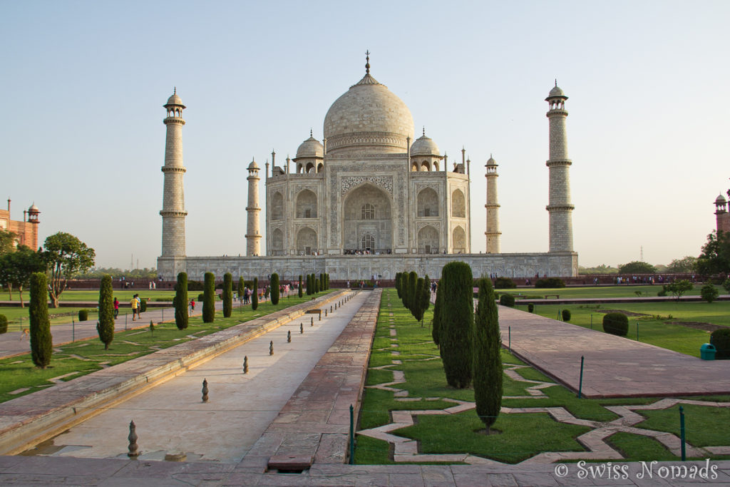 Die geometrische Gartenanlage des Taj Mahal in Agra