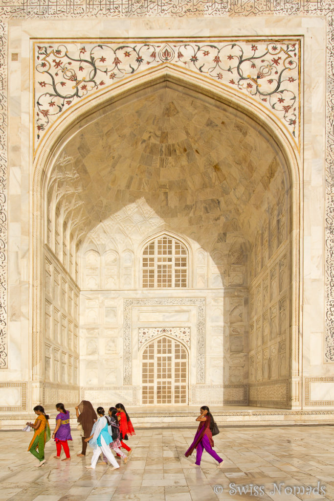 Einer der vier Iwan des Taj Mahal in Agra