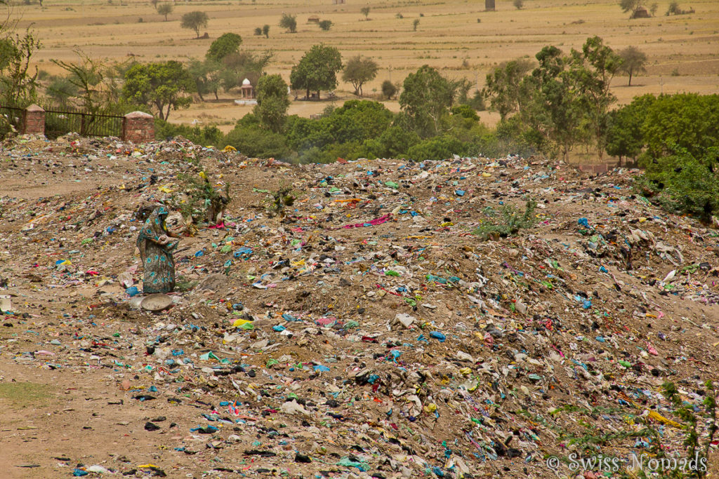 Riesige Müllkipe gleich hinter der Jama Mashjid 