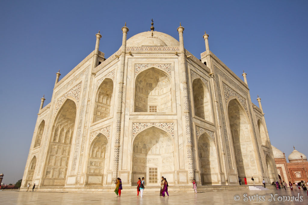 Das imposante Mausoleum Taj Mahal in Agra