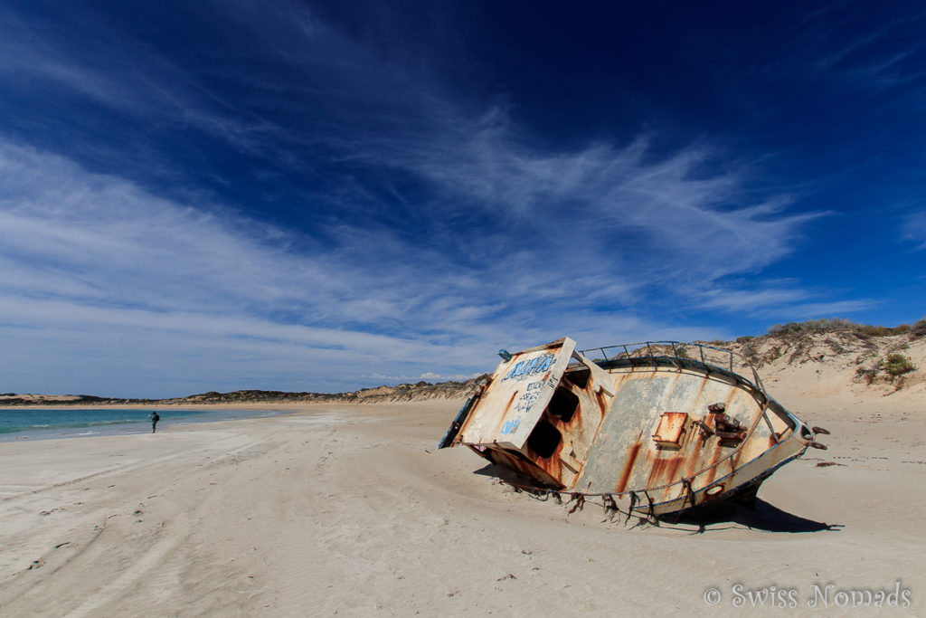 Schiffswrack am Strand der Pandalowie Bay