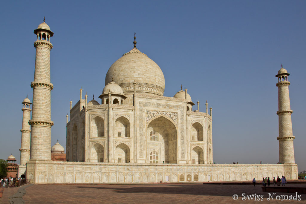 Das Taj Mahal wird wunderschön von der Morgensonne beleuchtet