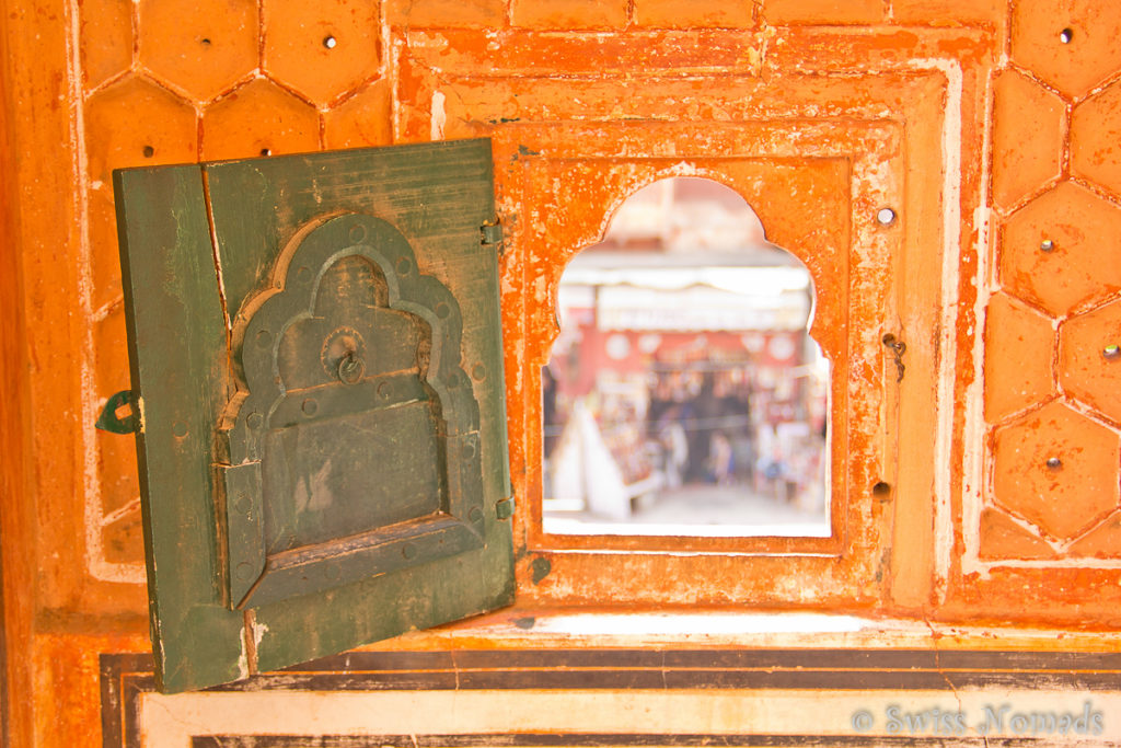 Die teilweise winzigen Fenster des Hava Mahal in Jaipur