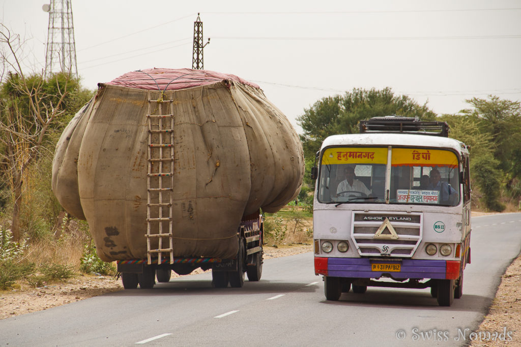 Typisch Indischer Warentransport.