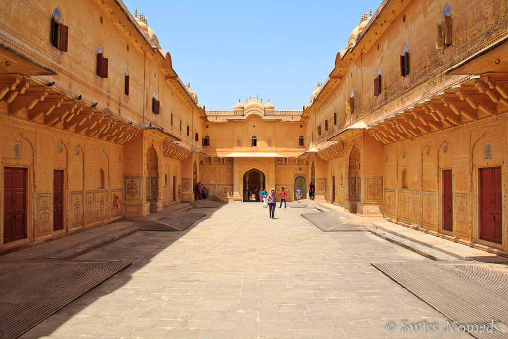 Der Innenhof des Nawalgarh Fort überhalb von Jaipur