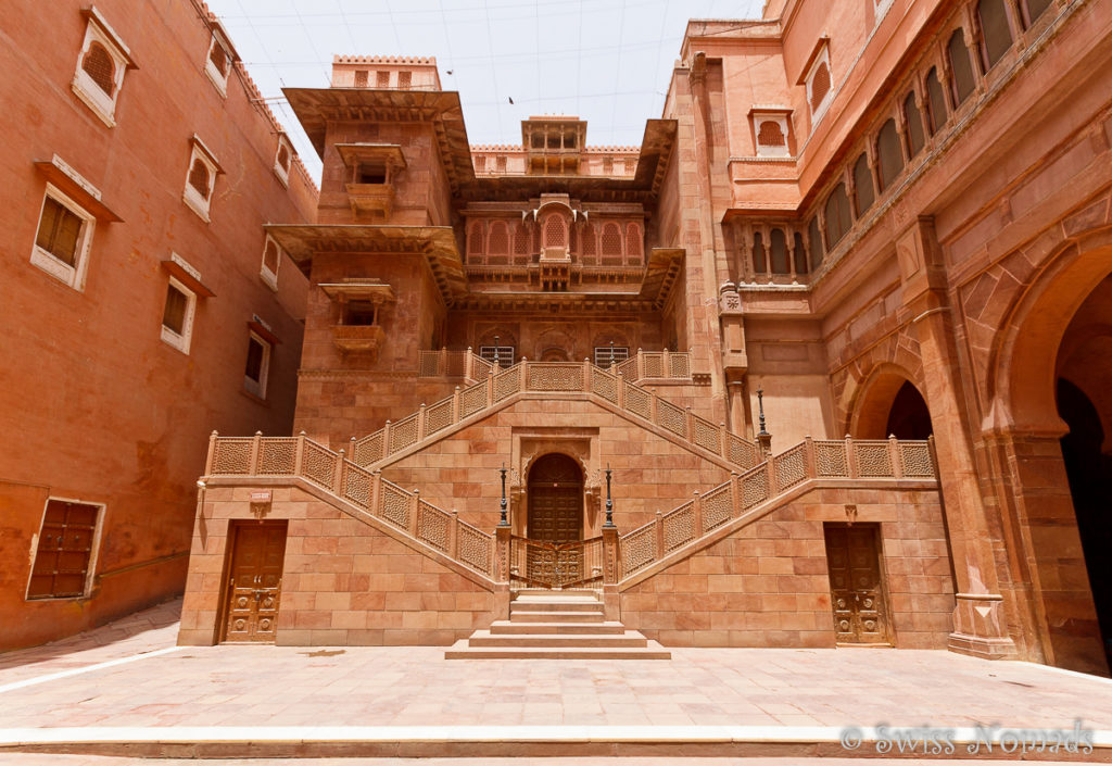 Der eindrückliche Eingang zum Junagarh Fort in Bikaner