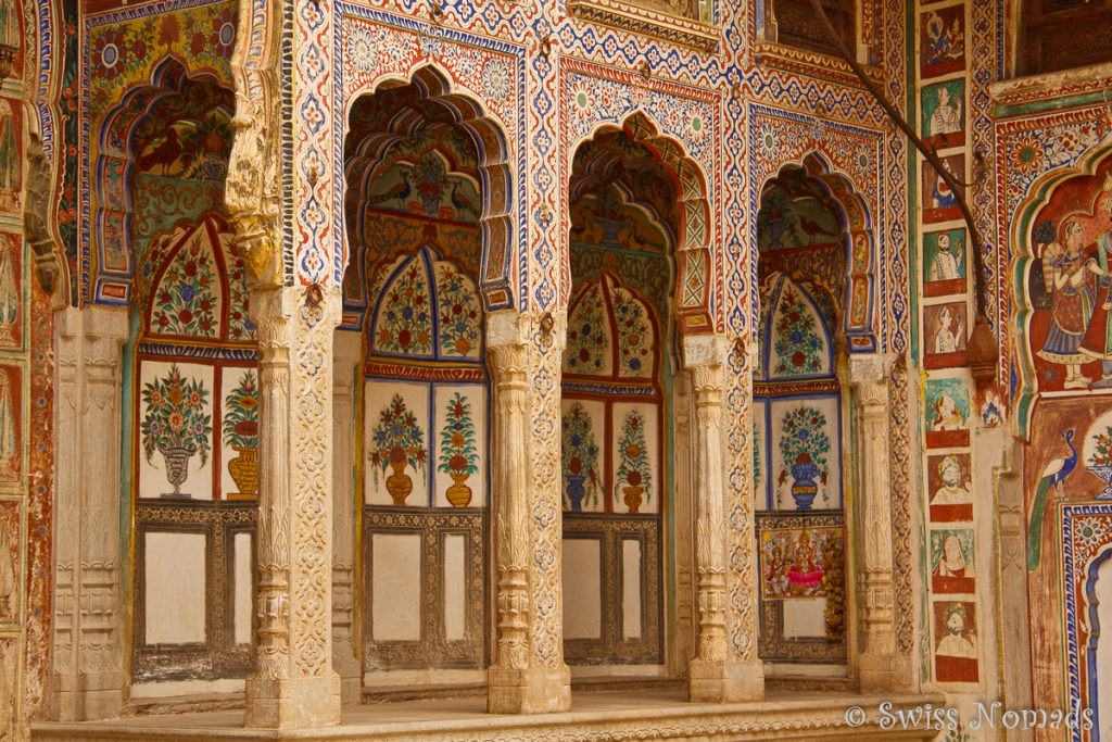 Das Morarka Haveli in Nawalgarh ist sehr bunt bemalt