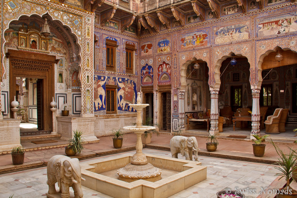 Der Innenhof des Nadine le Prince Haveli in Fatehpur