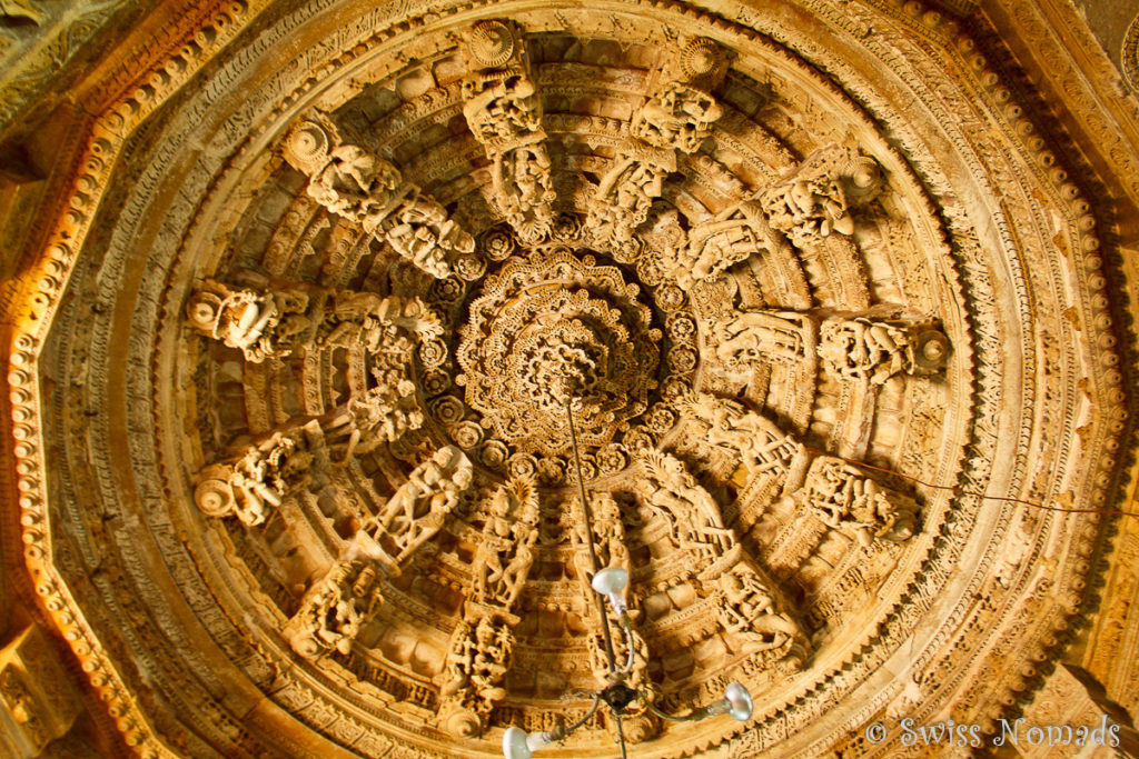 Schöne Decke des Jain Tempel in Jaisalmer