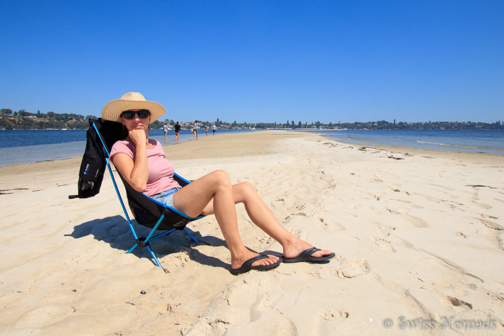 Reni geniesst die Sonne am Point Walter in Fremantle