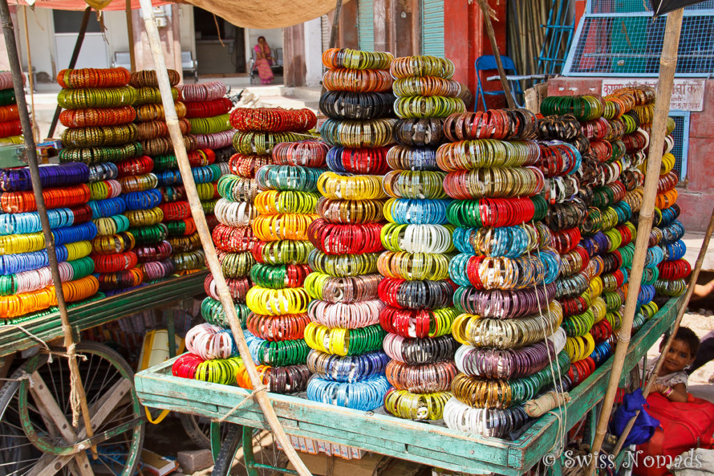 Bunte Armreifen am Markt von Jodhpur