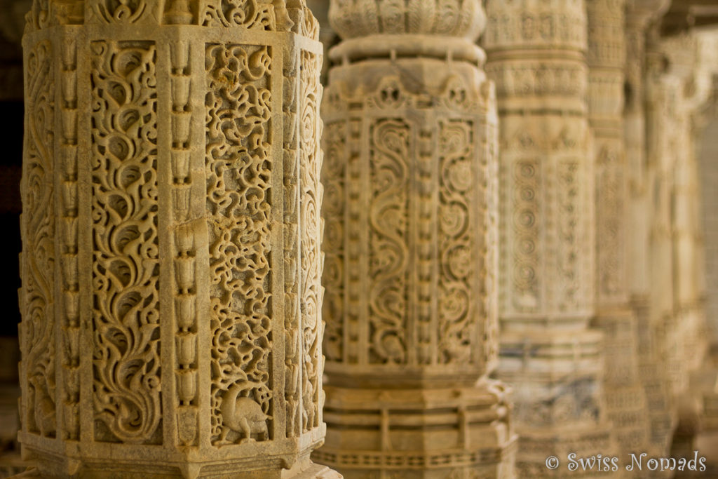 Detail der Säulen im Adinatha Jain Tempel in Ranakpur