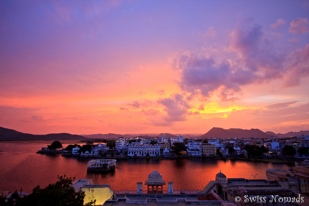 Dramatischer Abend Himmel über Udaipur in Rajasthan