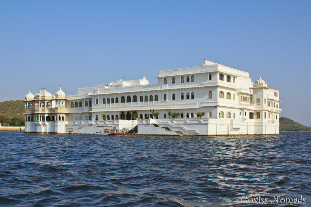 Der Lake Palace kann bei einer Bootstour umrundet werden