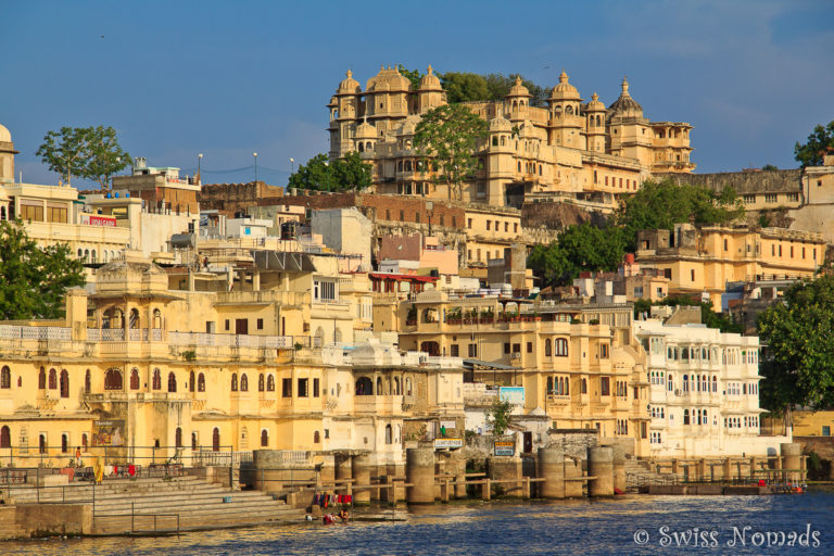 Die Sehenswuerdigkeiten in Udaipur liegen am Wasser