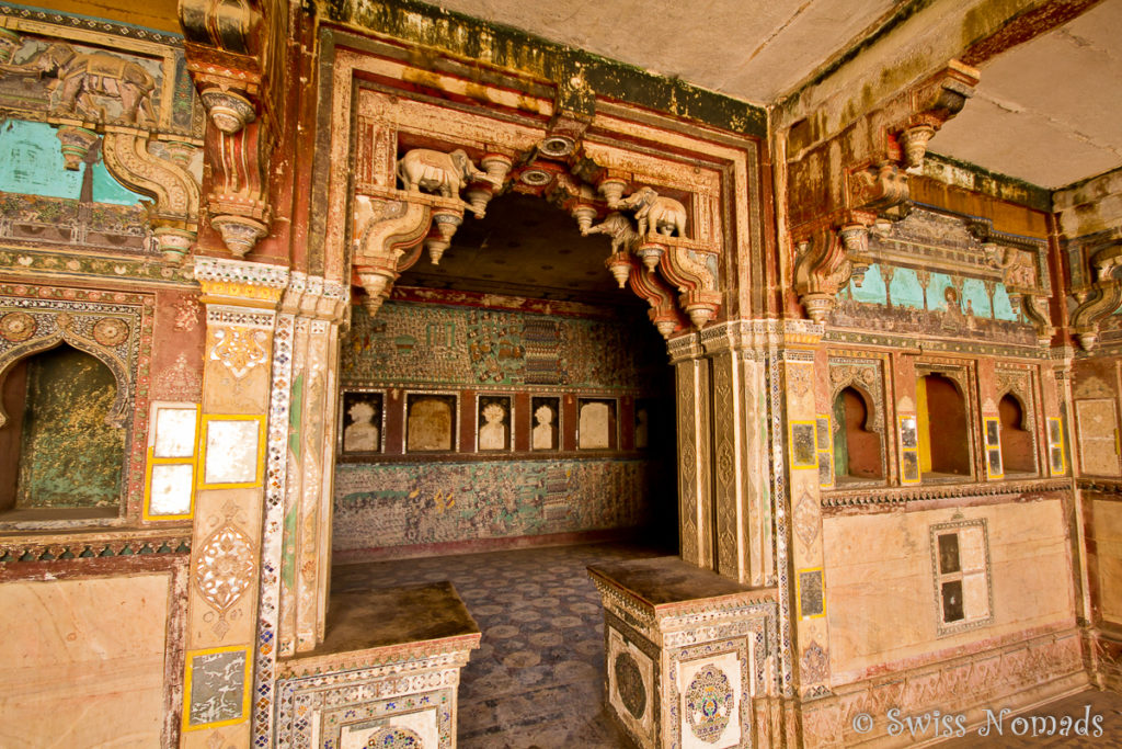 Reiche Wandmalereien im Taragarh Fort in Bundi