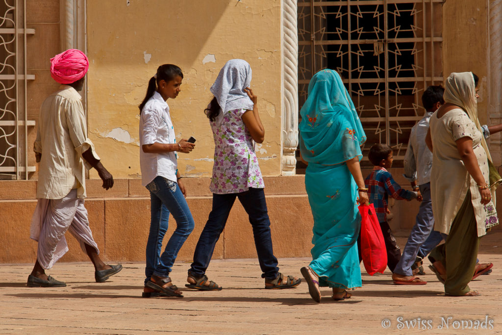 Viele Touristen aus Indien besuchen die Sehenswürdigkeiten in Jodhpur