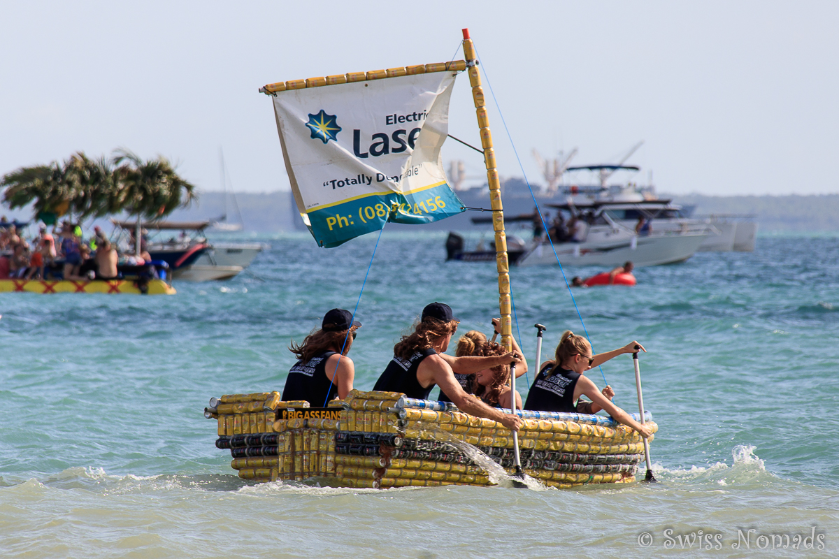 Mehr über den Artikel erfahren Darwin Beer Can Regatta – Wenn Boote aus Bierdosen zum Kampf antreten