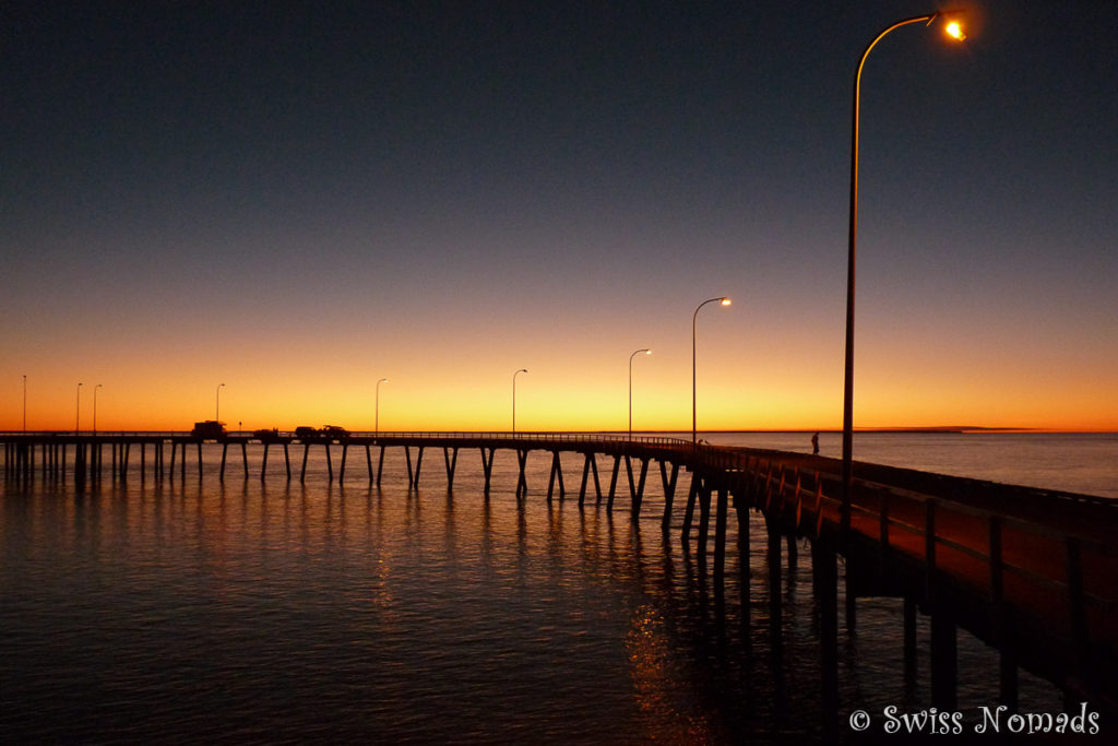 Sonnenuntergang am halbrunden Jetty in Derby